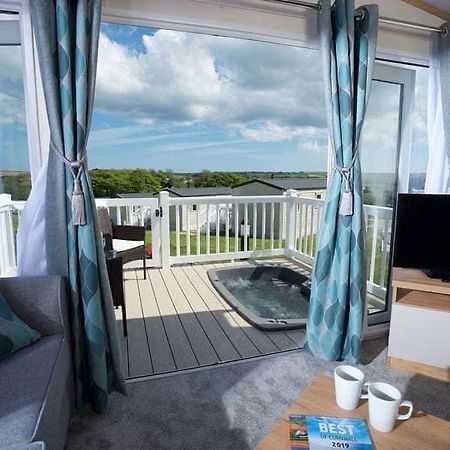 Our Goldfinch 1- Sleeps 2 Persons- Private Hot Tub-Pet Friendly-Tranquil Holiday Away From It All Yet Not Far From St Austell- The Holiday Home Has One Bedroom, Living And Dining Area, Equipped Kitchen-Decking-Outdoor Furniture-Fishing Lakes And More Grampound Экстерьер фото