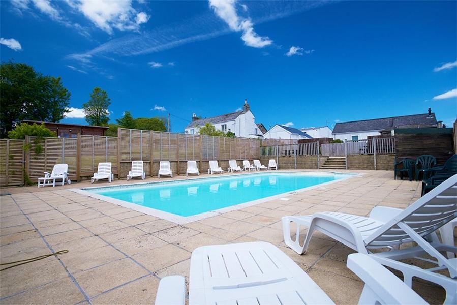 Our Goldfinch 1- Sleeps 2 Persons- Private Hot Tub-Pet Friendly-Tranquil Holiday Away From It All Yet Not Far From St Austell- The Holiday Home Has One Bedroom, Living And Dining Area, Equipped Kitchen-Decking-Outdoor Furniture-Fishing Lakes And More Grampound Экстерьер фото