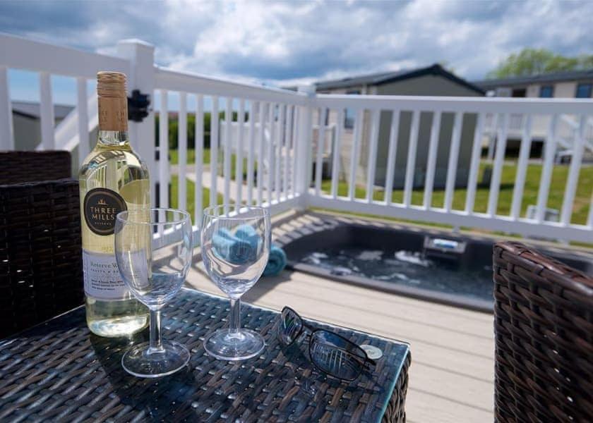 Our Goldfinch 1- Sleeps 2 Persons- Private Hot Tub-Pet Friendly-Tranquil Holiday Away From It All Yet Not Far From St Austell- The Holiday Home Has One Bedroom, Living And Dining Area, Equipped Kitchen-Decking-Outdoor Furniture-Fishing Lakes And More Grampound Экстерьер фото