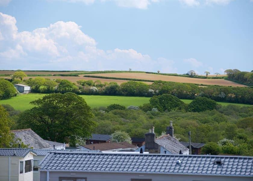 Our Goldfinch 1- Sleeps 2 Persons- Private Hot Tub-Pet Friendly-Tranquil Holiday Away From It All Yet Not Far From St Austell- The Holiday Home Has One Bedroom, Living And Dining Area, Equipped Kitchen-Decking-Outdoor Furniture-Fishing Lakes And More Grampound Экстерьер фото