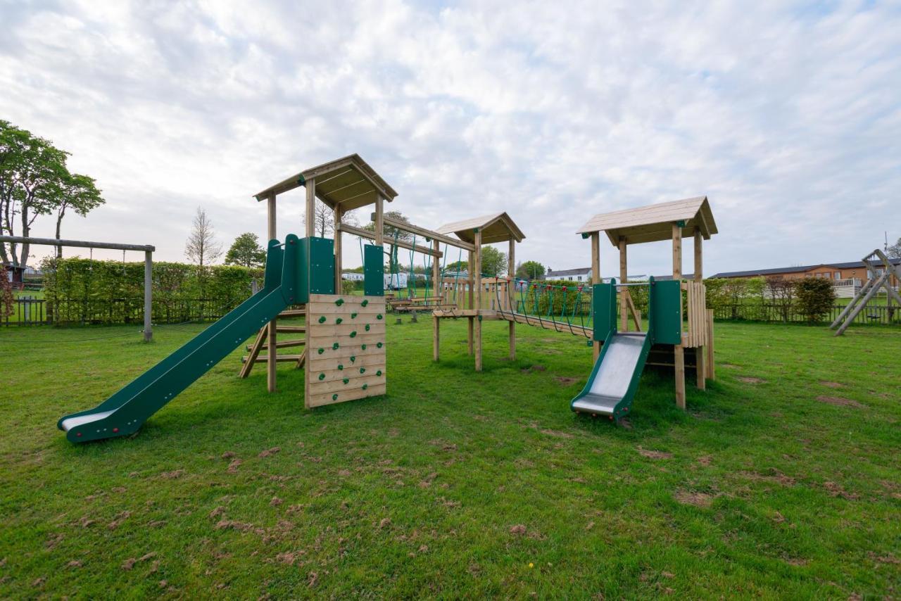 Our Goldfinch 1- Sleeps 2 Persons- Private Hot Tub-Pet Friendly-Tranquil Holiday Away From It All Yet Not Far From St Austell- The Holiday Home Has One Bedroom, Living And Dining Area, Equipped Kitchen-Decking-Outdoor Furniture-Fishing Lakes And More Grampound Экстерьер фото