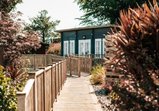 Our Goldfinch 1- Sleeps 2 Persons- Private Hot Tub-Pet Friendly-Tranquil Holiday Away From It All Yet Not Far From St Austell- The Holiday Home Has One Bedroom, Living And Dining Area, Equipped Kitchen-Decking-Outdoor Furniture-Fishing Lakes And More Grampound Экстерьер фото